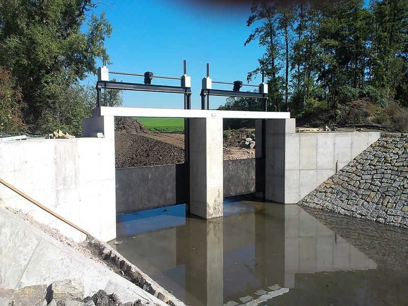 Stavidlové uzávěry